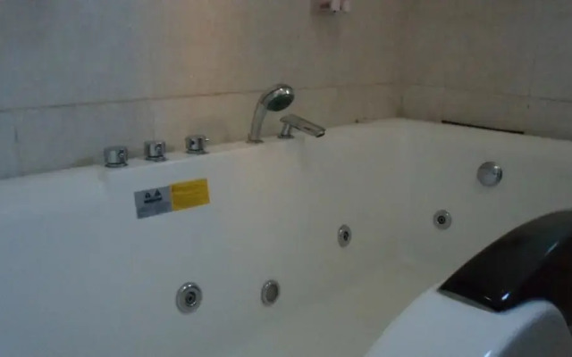 Gumare Executive Lodge
