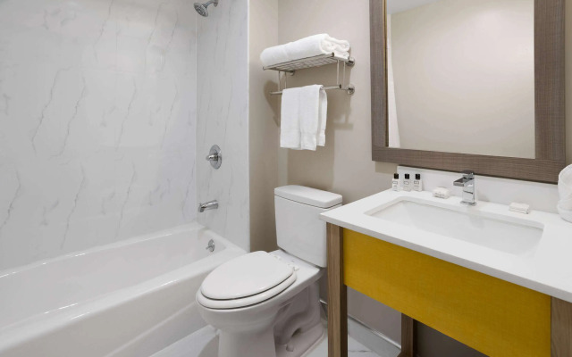 Days Inn By Wyndham Staten Island