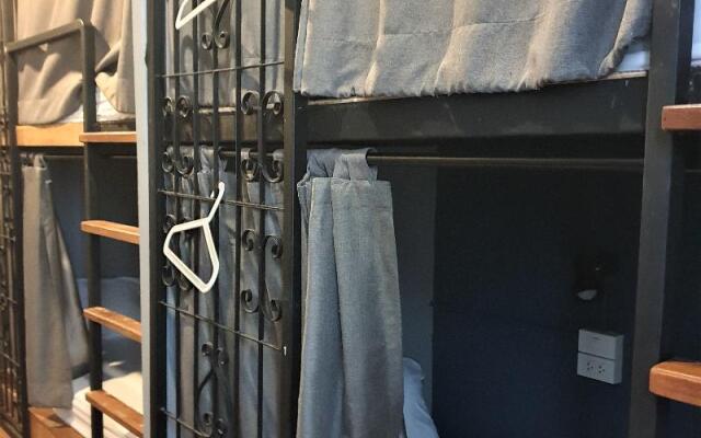 Silom SPACE Hostel