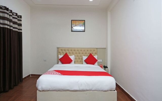 OYO 10536 Hotel Raj Rani