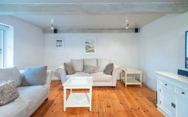 Semi-detached House Waygaard West, Dagebull