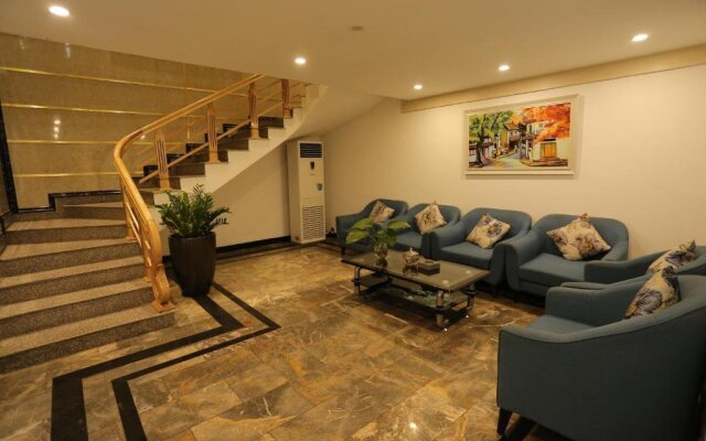 Central Phu Hung Hotel