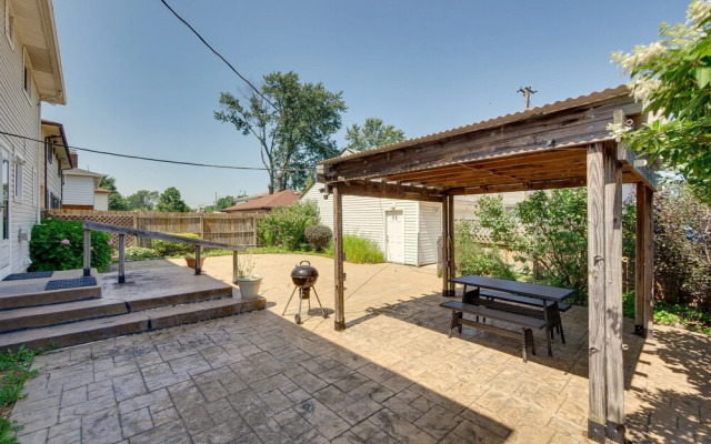 Cleveland Home w/ Fenced Yard ~ 10 Mi to Downtown!