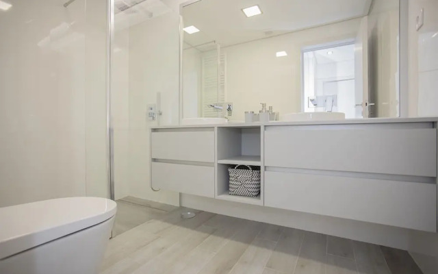 Liiiving -Luxury River View Apartment IX