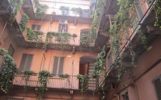 Charming and elegant apartment historic center of Milan