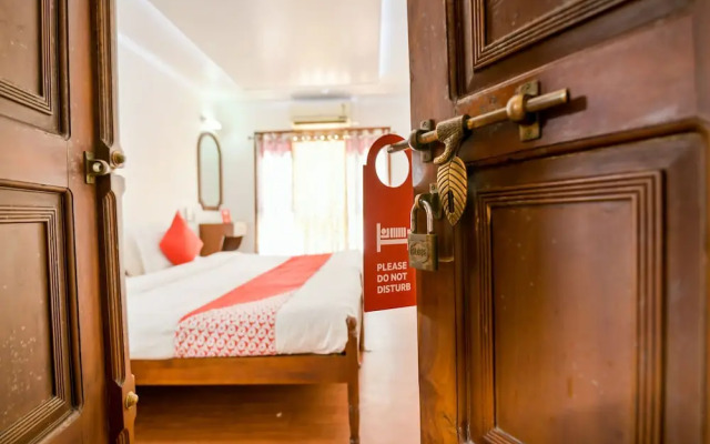 OYO 13589 HouseBoat My Trip Deluxe 4 BHK Private