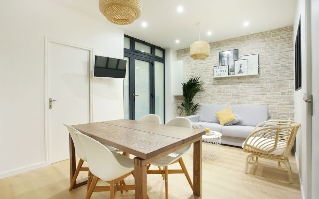 2 Bedrooms 253 St Denis