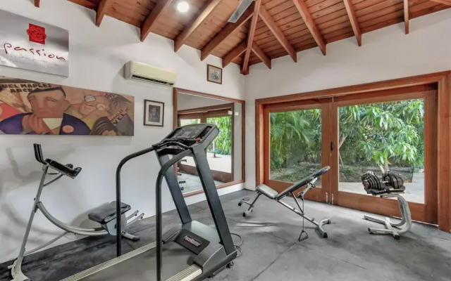 Beautiful Villa with Pool Gym and Maid