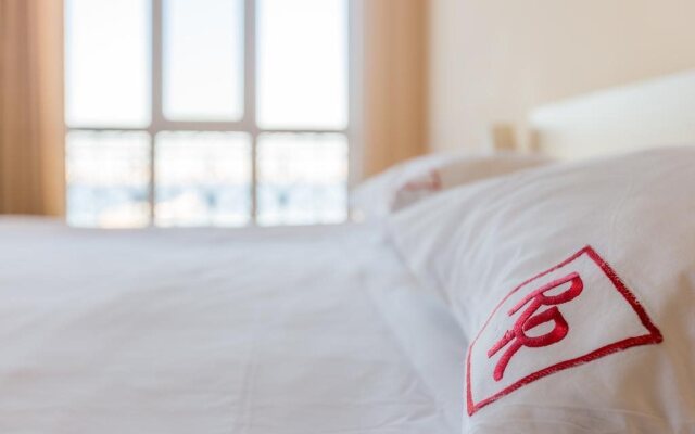 Red Roof Hotel