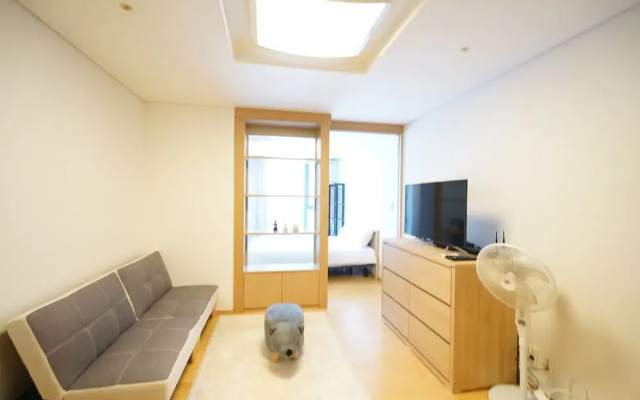 Jamsil Stn & Galleria Palace Apt B