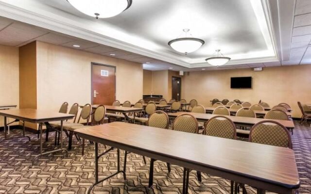 Quality Inn & Suites Memphis