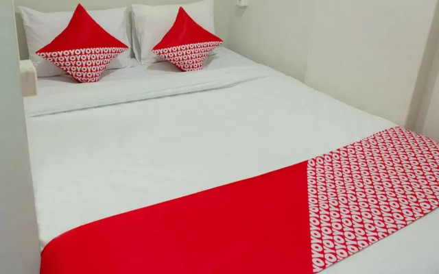 OYO 737 Kamar Keluarga Mahkota 8