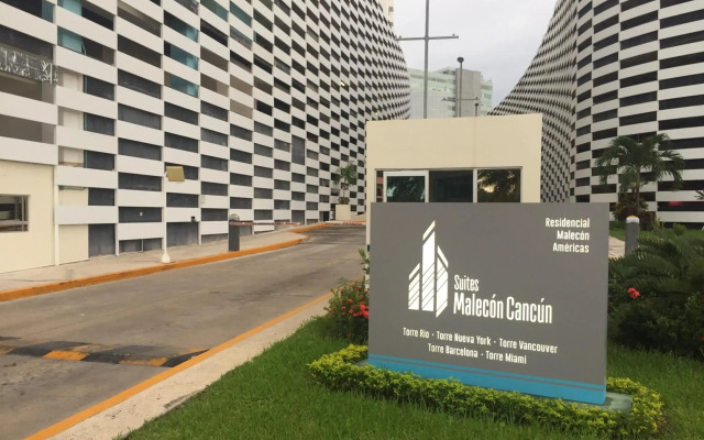 Suites Malecon Cancun