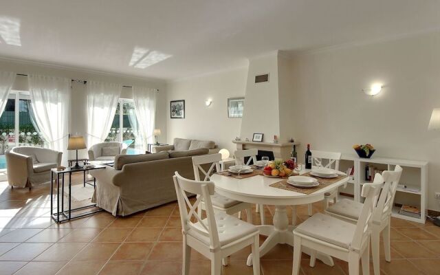Villa in Carvoeiro With Swimming Pool