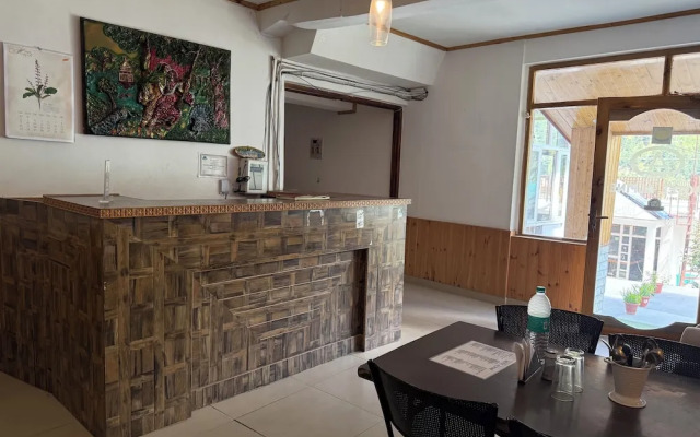 Hotel Alpine Himalayan View  Manali