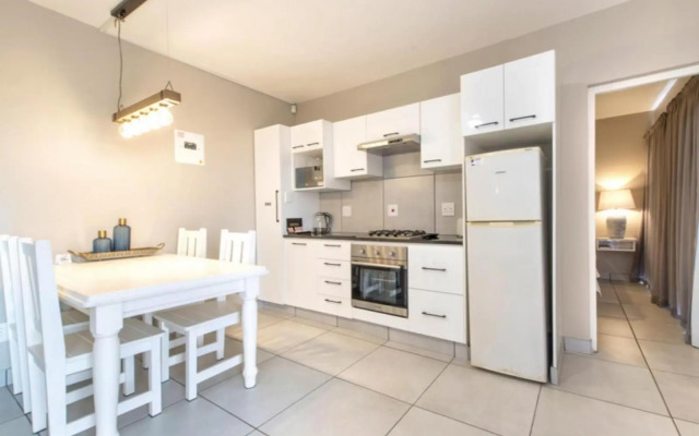 Kelly's Beachfront Apartments