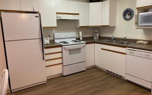 Kirton Suite - 1 Bed / 1 Bath Condo