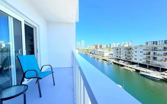 Top Location Waterfront Balcony Dream