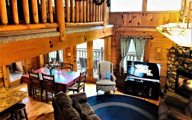 Bear Pleasures 2 Bedrooms 2 Bathrooms Cabin