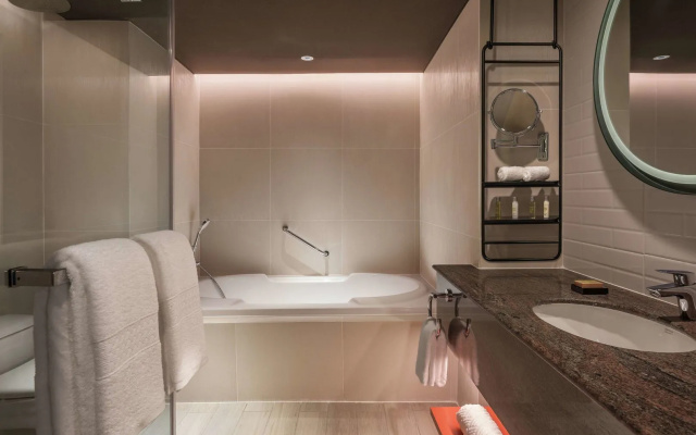 DoubleTree by Hilton Bangkok Ploenchit
