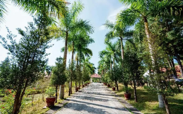 Bai Tu Long Mountain Resort