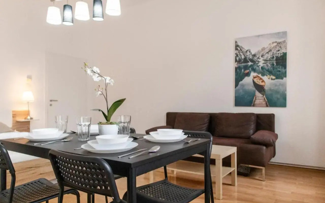 Fulfilling 2BR Apt. Very Central and Good Located