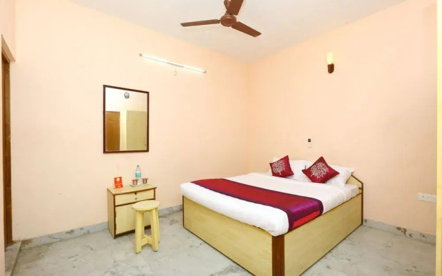 OYO 10098 Home Compact 1BHK White Town