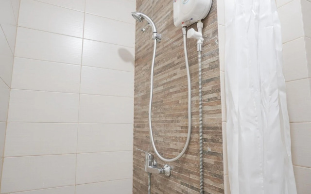 Comfort And Cozy 1Br At Sky Terrace Apartment