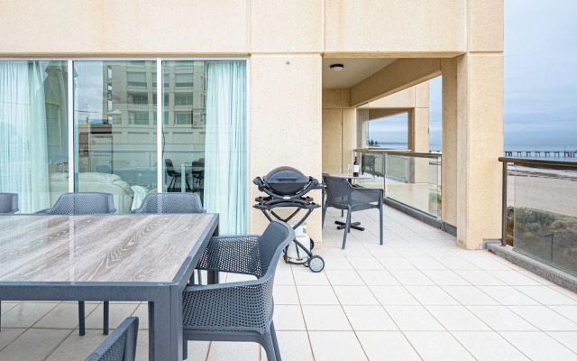 Beachfront Serenity in Glenelg