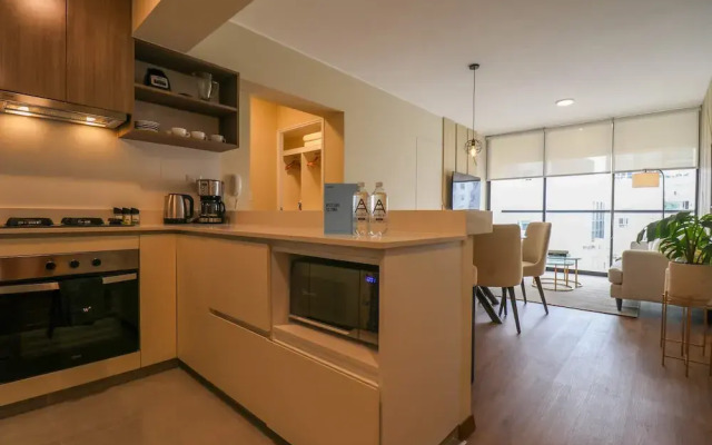 w Radiant 2BR w Great Balcony Near Kennedy Park