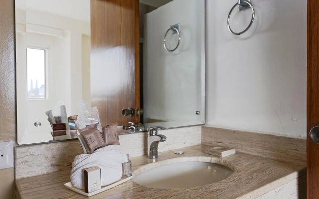 Olmeca Plaza Urban Express Hotel