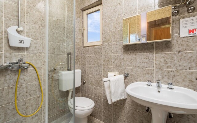Beautiful Apartment in Omisalj With 1 Bedrooms and Wifi