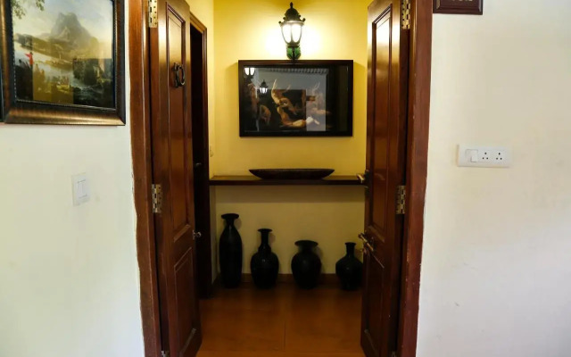 The Colonial Manek Manor