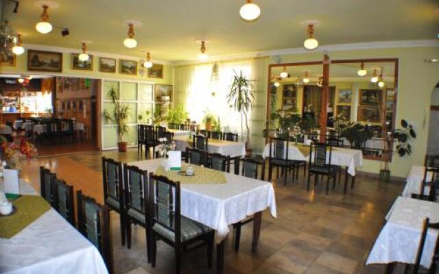 Pod Świerkiem Hotel