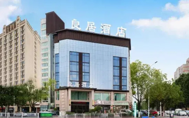 Hanzhong Liangju Hotel (Hanzhong High Speed Railway Station Central Hospital)