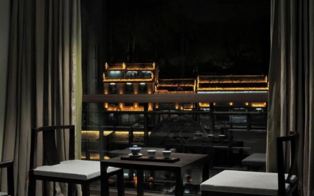 Floral Hotel Fenghuang Molan Riverview