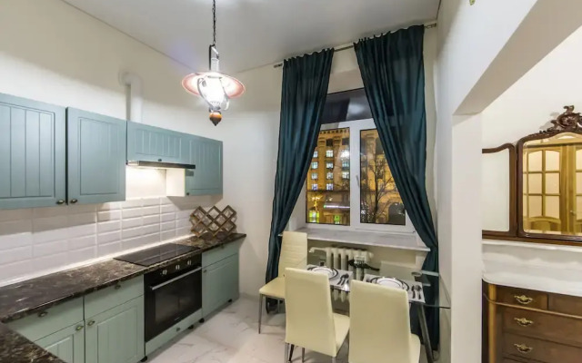 Antique Art Apartment at Khreschatyk