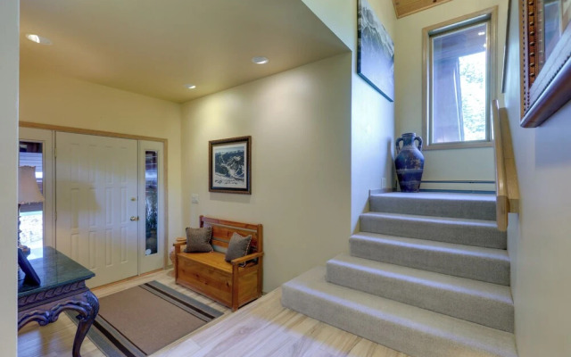 Vail 'treehouse' + Hot Tub, Sauna & Mtn Views