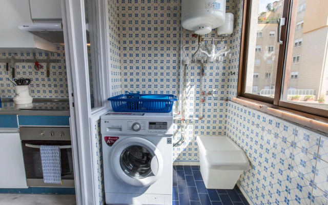 Metro Lapa House with sunny balcony and A/C