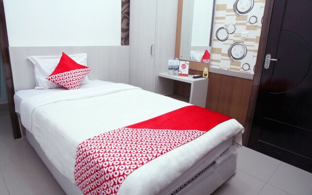 OYO 861 R Four Hotel