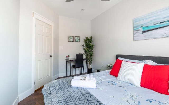 2BR Apt w King Bed Netflix - Near Downtown