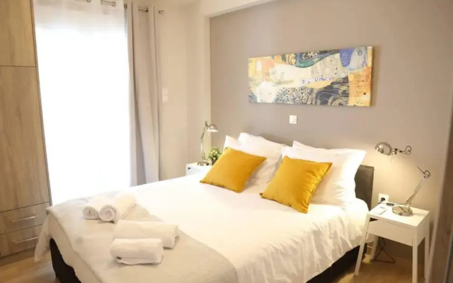 Penthouse lux Flat With 2 bd Next to Larissis