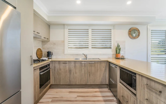 Newcastle Short Stay Apartments - Adamstown Townhouses