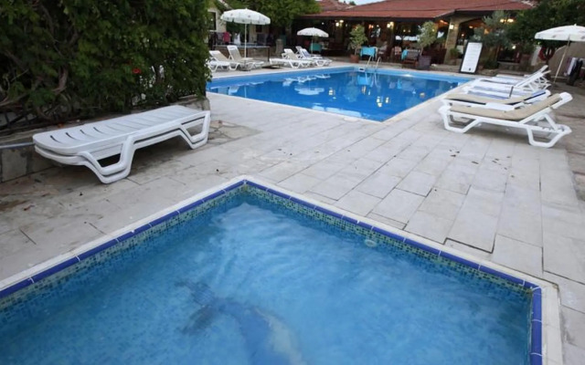 Leda Beach Hotel