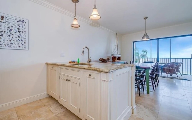 Sea Oats 217 2 Bedroom Home by RedAwning