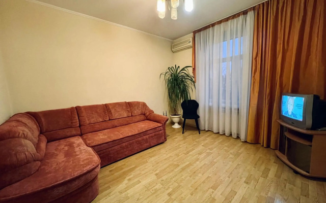 Apartment on Skorykovskyi Lane 4