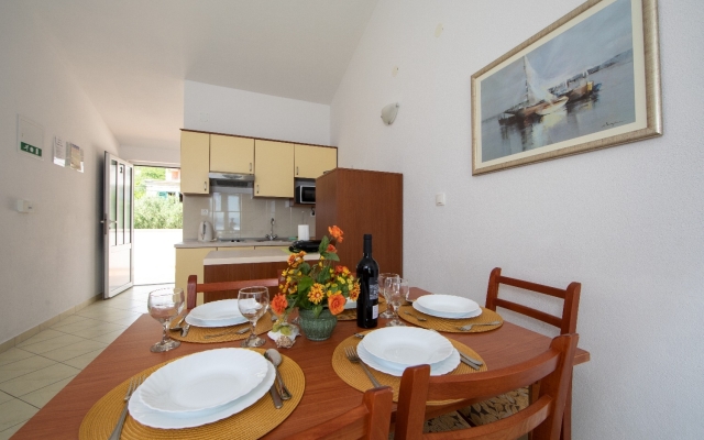 Apartment Ruzica - with sea view: A3 - zuti Igrane, Riviera Makarska