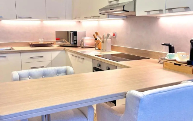 The Smart Concierge - Cayan tower