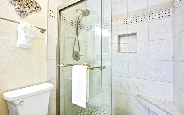 Lokelani #B203 - 2 Br condo by RedAwning
