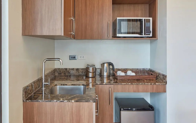 Holiday Inn & Suites Batangas Limapark by IHG